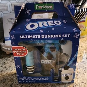 OREO Ultimate Dunking Set in Blue Packaging